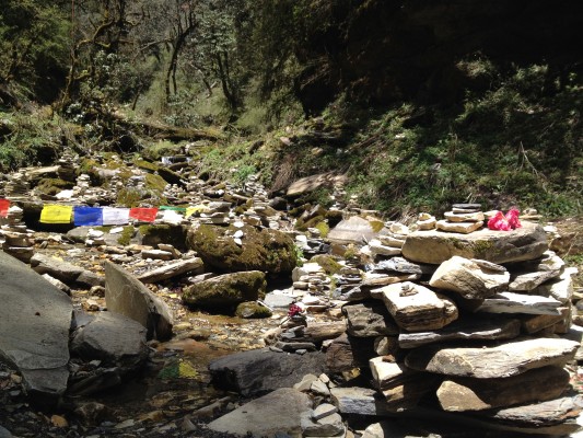 überall Gebetsfahnen