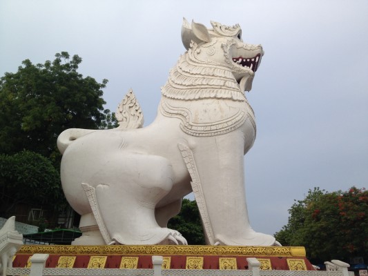 Mandalay Hill Eingang