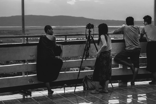 Mönche beim Englisch lernen